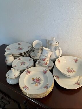 bohme White Porcelain Dinnerware Set with Floral Motif and Gold Trim